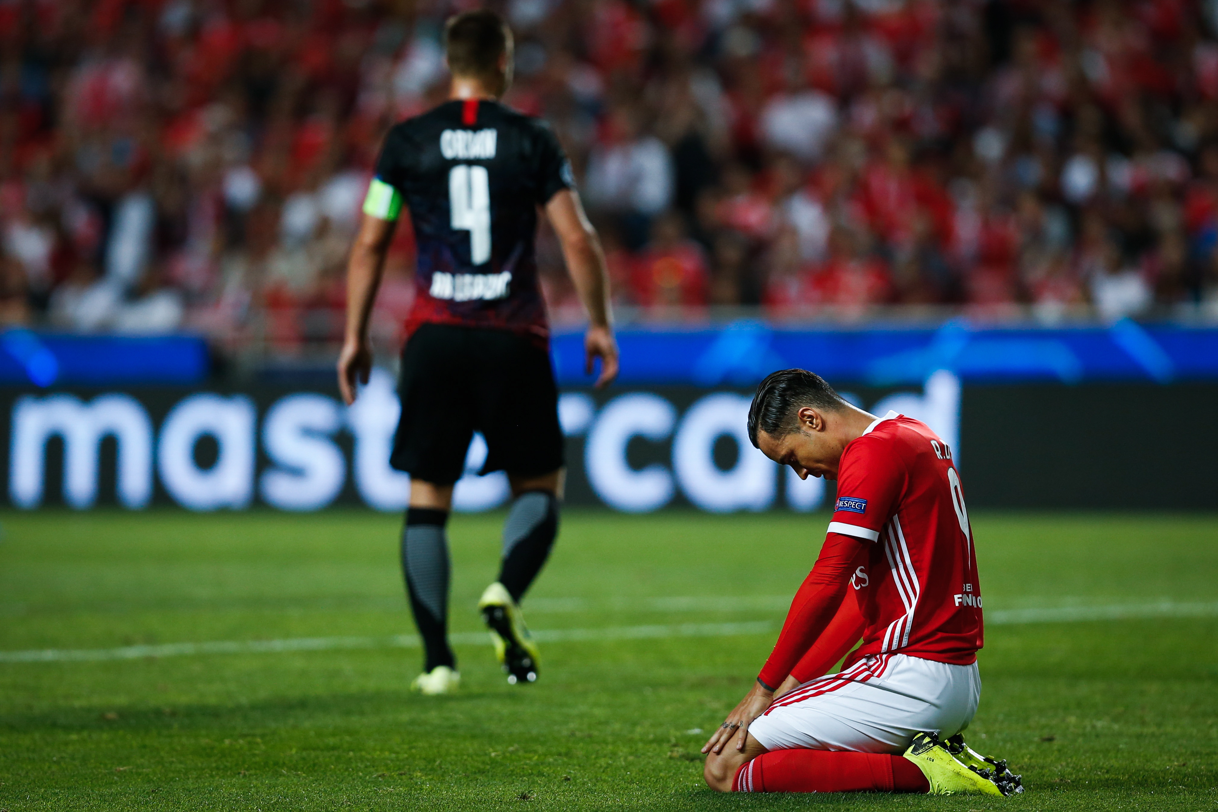 转折点本菲卡完成体检;欧超杯国际比赛日攻防权衡;引发热议;医务组通报恢复 转折点本菲卡完成体检;欧超杯国际比赛日攻防权衡;引发热议;医务组通报恢复