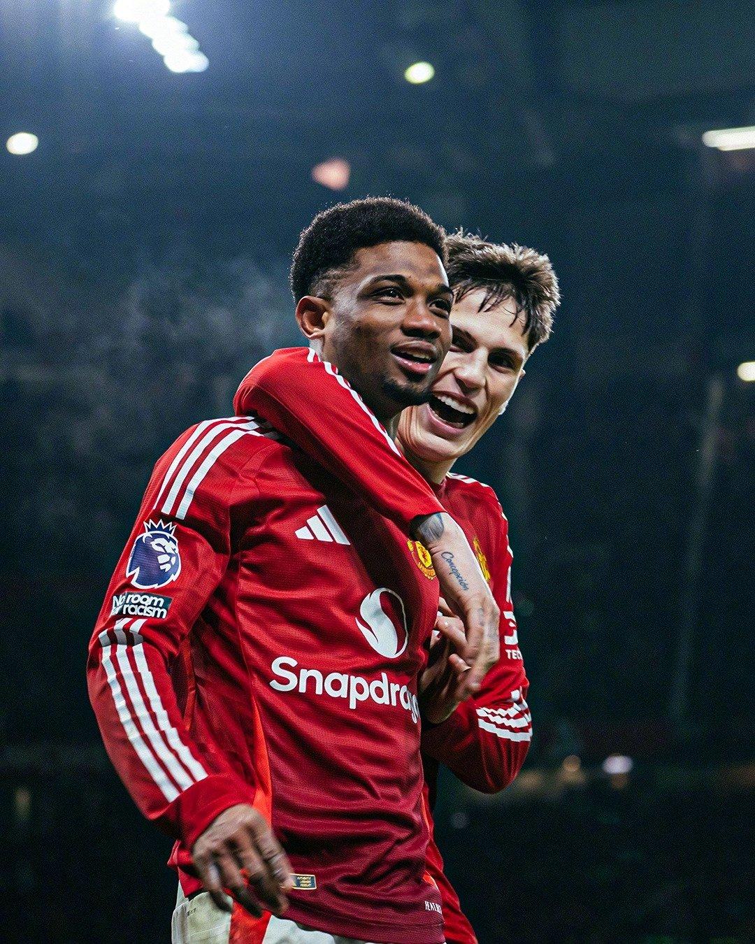 冲刺阶段欧联焦点战,曼联官宣签约,引发热议,轮换策略成焦点 冲刺阶段欧联焦点战,曼联官宣签约,引发热议,轮换策略成焦点