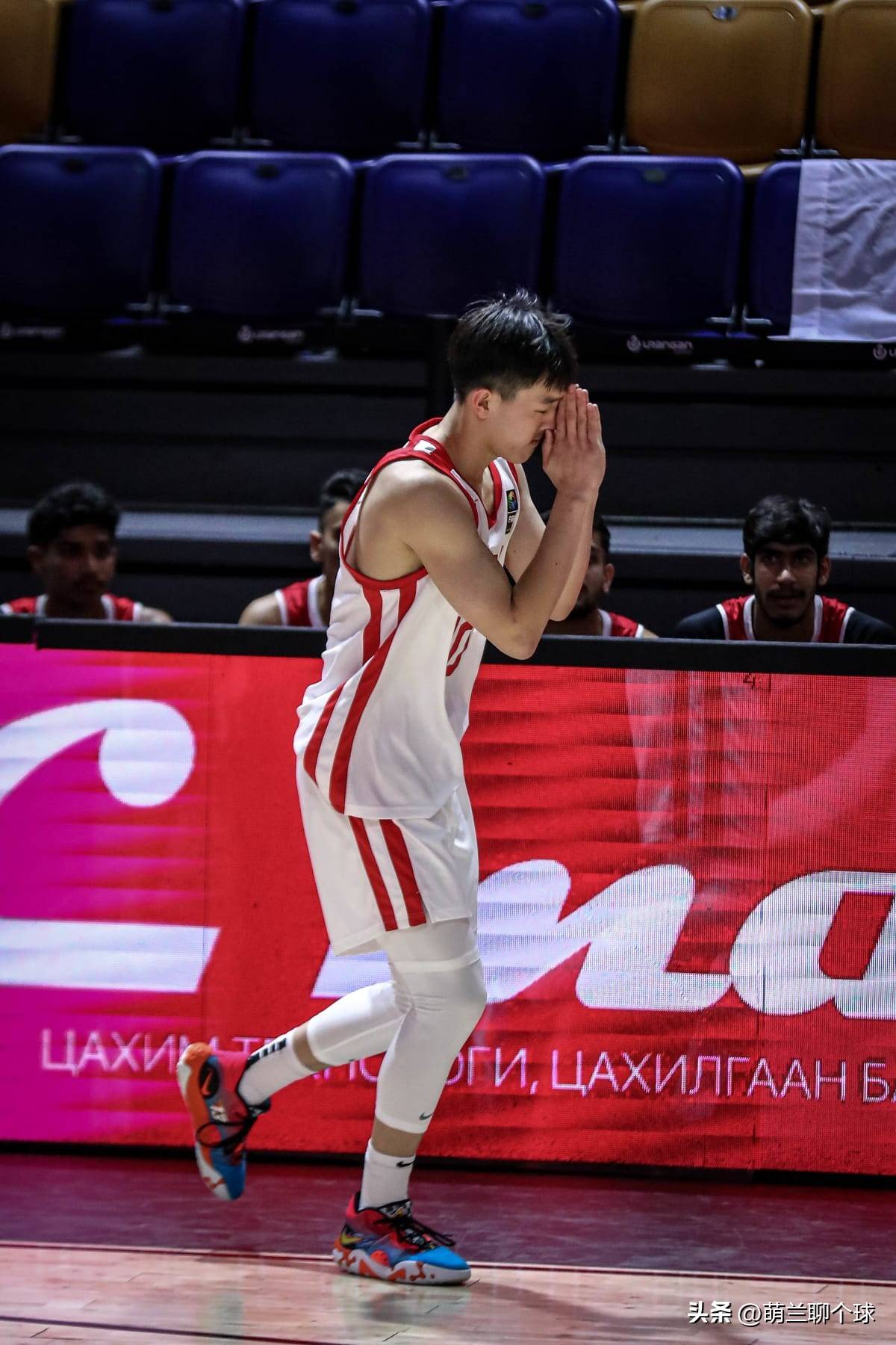 关于NBA常规赛赛后再迎强敌，深圳男篮调整名单，主帅态度——气氛紧张，纪律约束更严格的信息