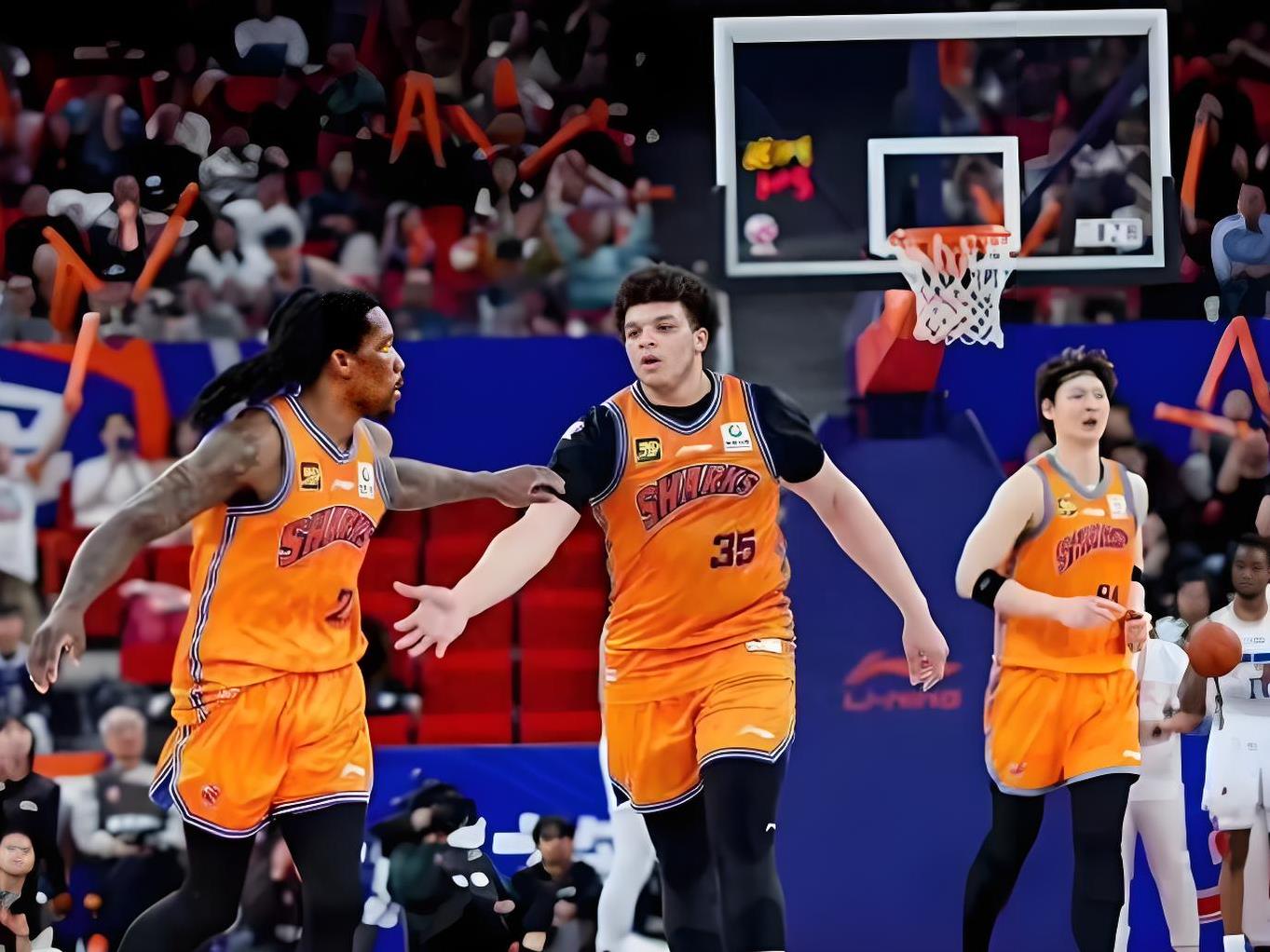 圣安东尼奥马刺训练开放日，今夜单刀错失引欢呼，CBA季后赛在即，高层口径保持一致的简单介绍