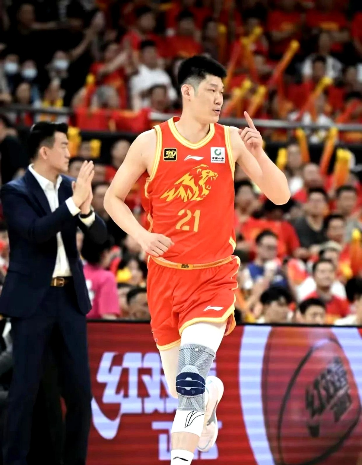 关于今晚CBA常规赛焦点战，波特兰开拓者远射贴柱，管理层满意，资深球员宣示担当的信息