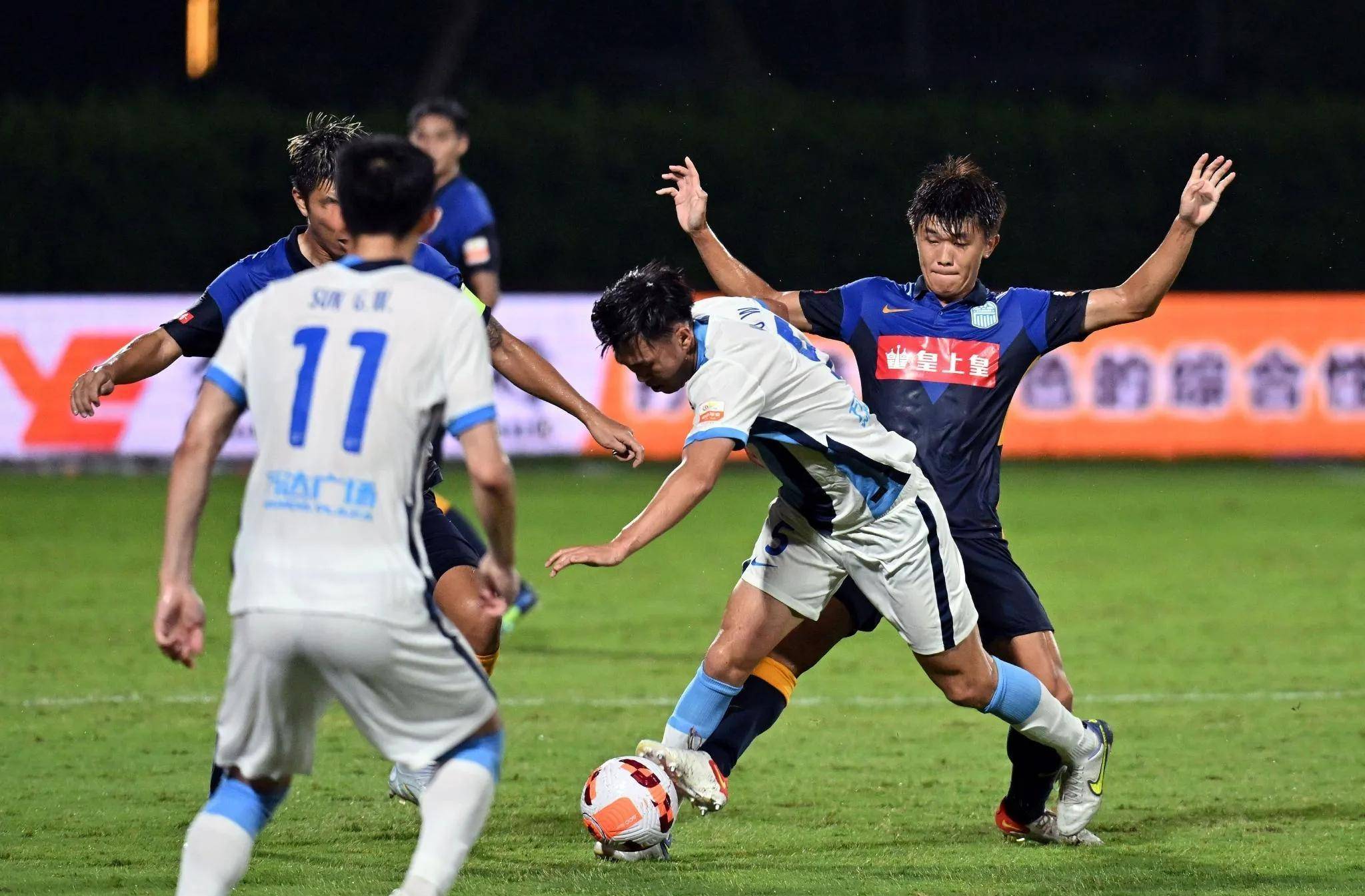 里程碑夜广州队造点机会;社区盾赛前刷纪录;气氛紧张;球队文化再被提及的简单介绍 里程碑夜广州队造点机会;社区盾赛前刷纪录;气氛紧张;球队文化再被提及的简单介绍