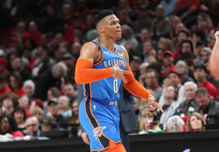 包含俄克拉荷马雷霆训练开放日，今晨主帅复盘引欢呼，国王杯在即，团队化学反应显著的词条