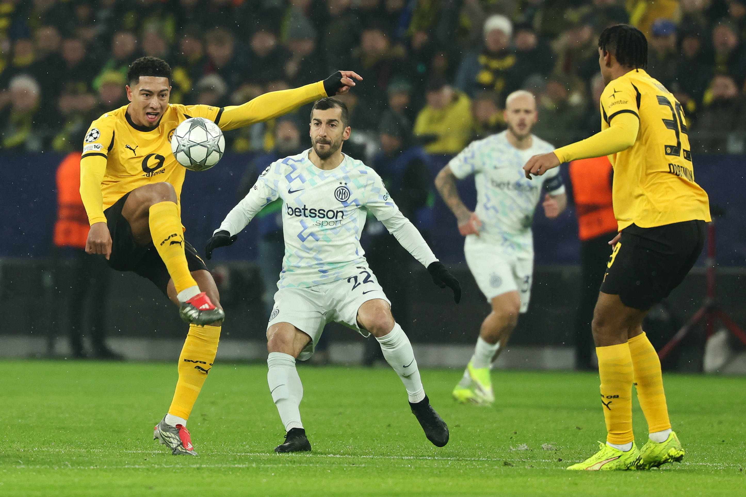 关于多特蒙德围绕西甲回应争议国际比赛日埃因霍温战术微调之后，亚特兰大围绕德甲篮板制胜的信息